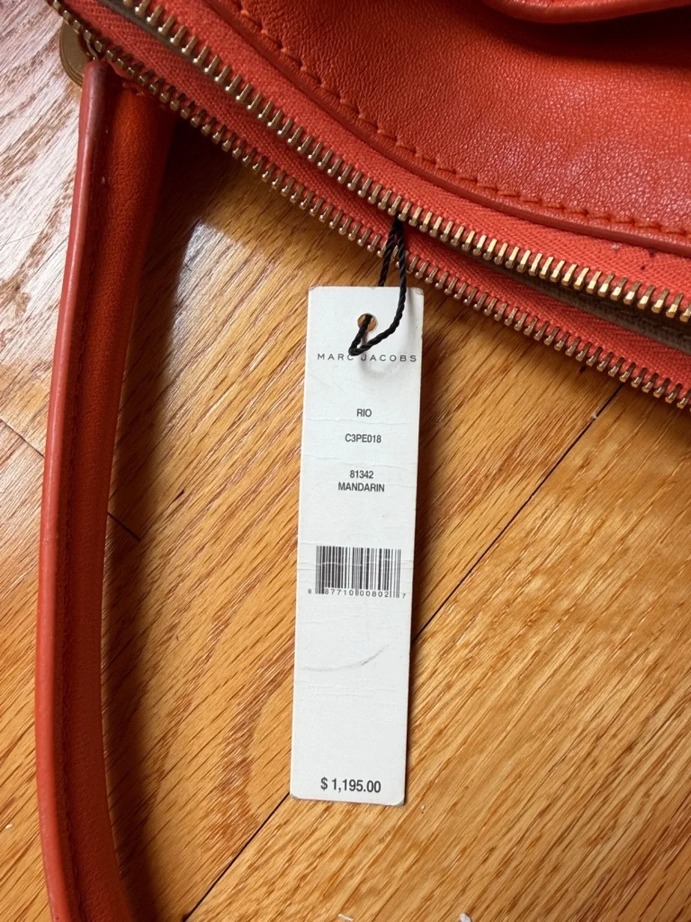 Marc Jacobs Mandarin Leather Shoulder Bag with Gold Hardware - Picture 2 of 10